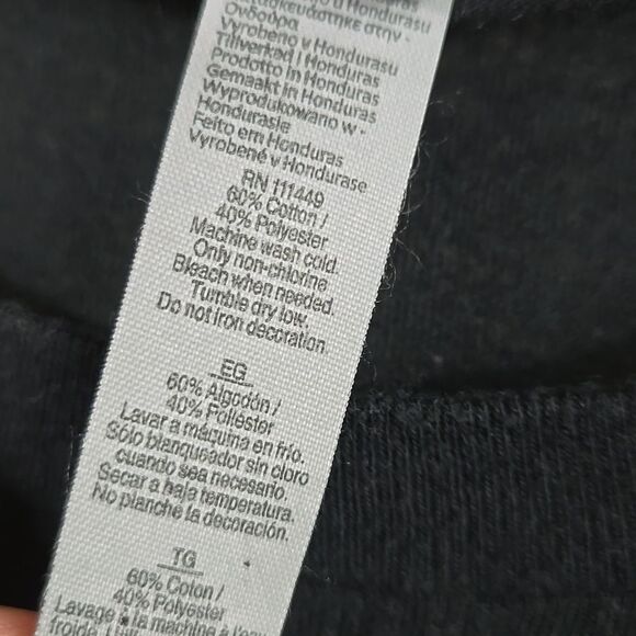 Kiss Me I'm Irish ☘️ Shamrock Tee St Patrick's Day Black Clover T-Shirt Unisex - Picture 5 of 6